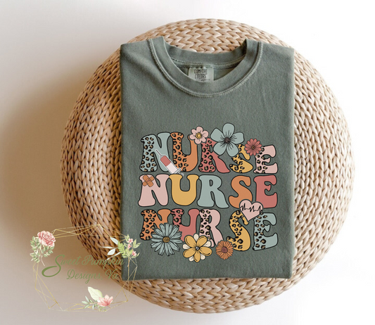 Comfort Colors retro nurse t-shirt for women - vintage-inspired design with a playful leopard print pattern - perfect summer nurse shirt - ideal nurse gift and addition to your stylish nurse work outfit - celebrate your RN pride in ultimate comfort and style - shop now and elevate your nurse wardrobe today