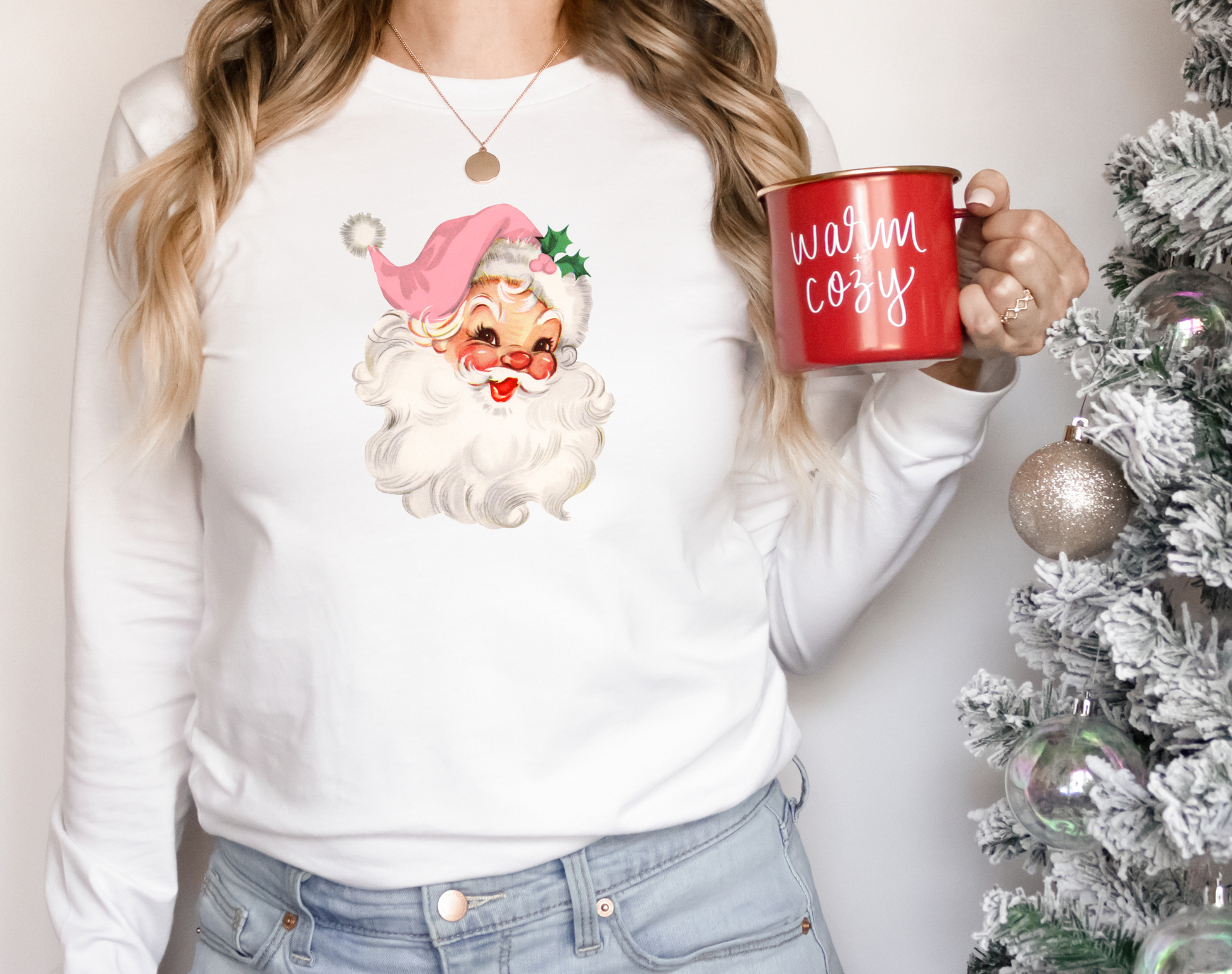 Retro pink leopard print Santa sweatshirt for women - Oversized sweater with vintage pastel design, perfect for a festive and cute holiday look.