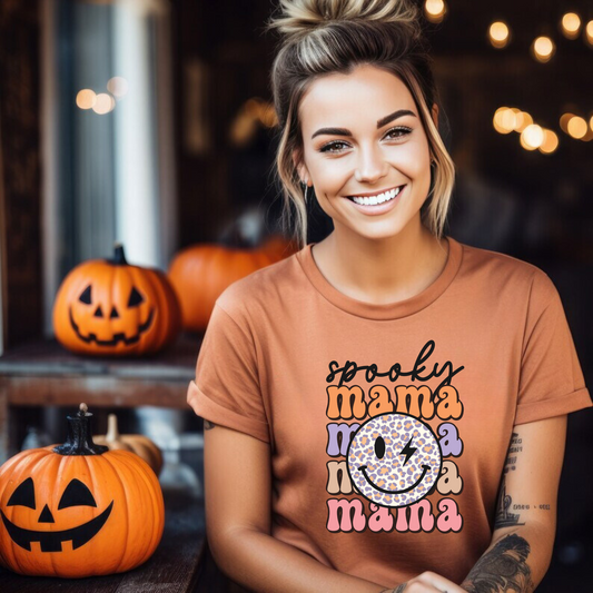 Trendy oversized preppy "Spooky Mama" Halloween shirt - Embrace fall vibes with this unique Halloween design for moms. Cozy and stylish Comfort Colors shirt with a retro touch. Perfect for a trendy Halloween look!